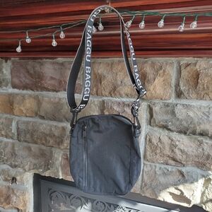 NWOT BAGGU Black Sport Crossbody Bag with OG white letter BAGGU strap